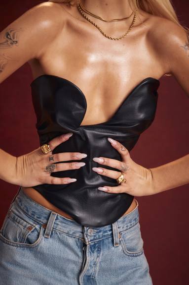 vestiario esso House of CB corsetto in pelle vegana con scollo profondo nero saffira X44T4