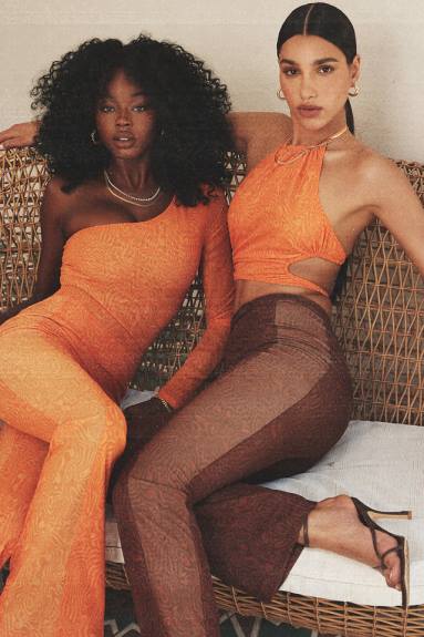 vestiario esso House of CB top corto arancione allacciato al collo in modalità vacay di Mistress Rocks X44T747