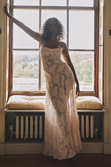 vestiario esso House of CB maxi abito lungo in pizzo floreale rosa tenue sul retro X44T366